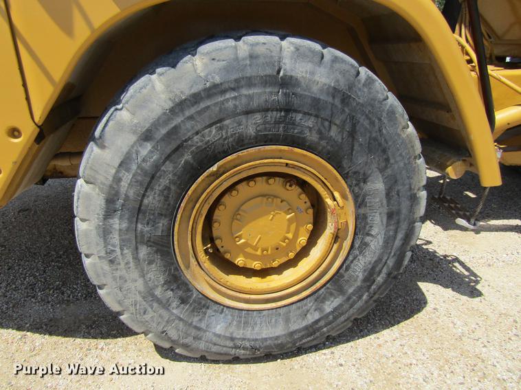 image for item DF3799 2001 Caterpillar 725 haul truck