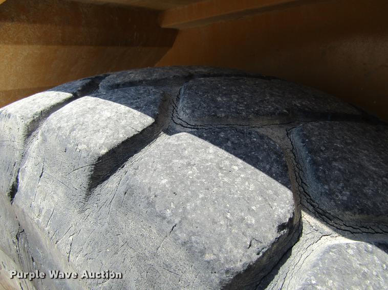 image for item DF3799 2001 Caterpillar 725 haul truck