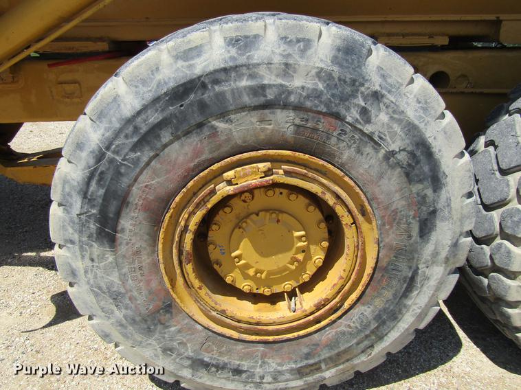 image for item DF3799 2001 Caterpillar 725 haul truck