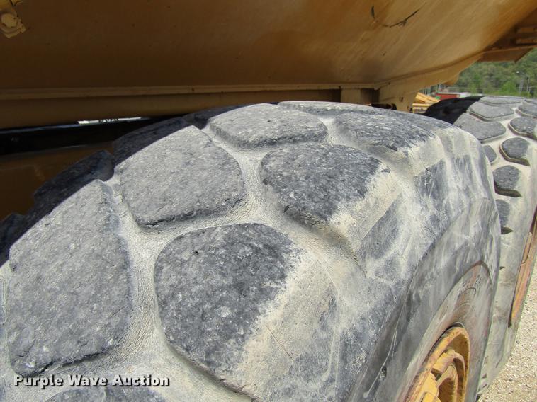 image for item DF3799 2001 Caterpillar 725 haul truck