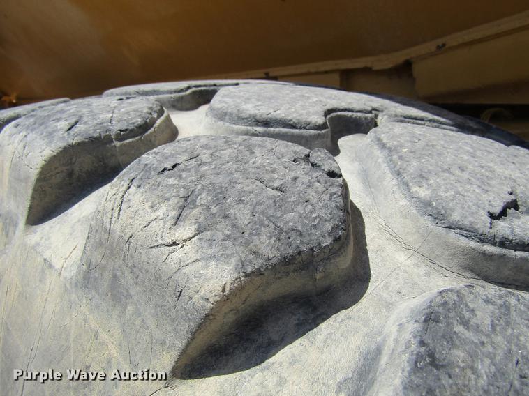 image for item DF3799 2001 Caterpillar 725 haul truck