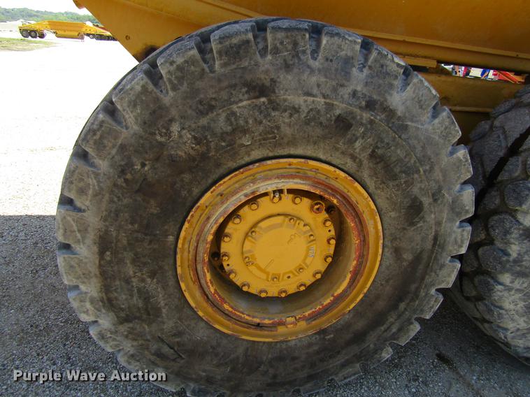 image for item DF3799 2001 Caterpillar 725 haul truck