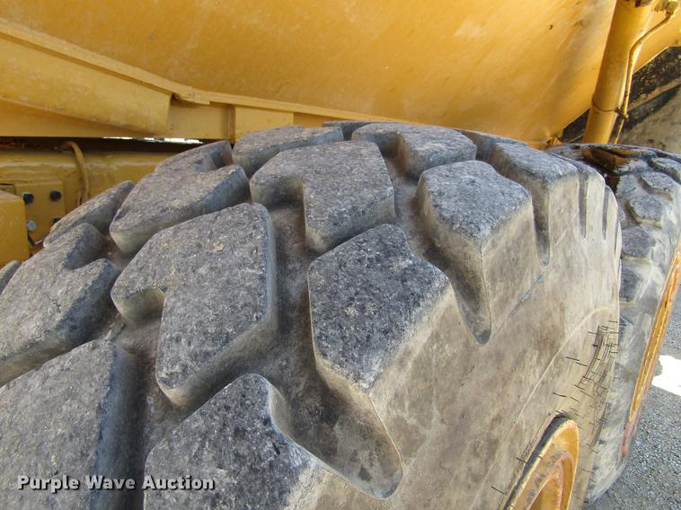 image for item DF3799 2001 Caterpillar 725 haul truck