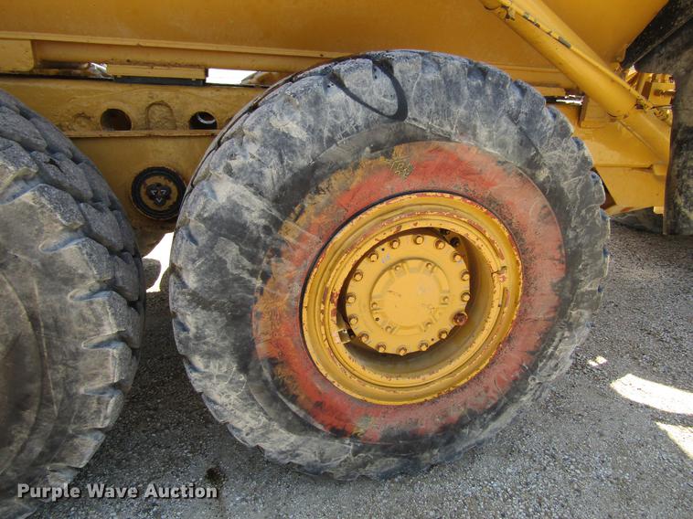 image for item DF3799 2001 Caterpillar 725 haul truck