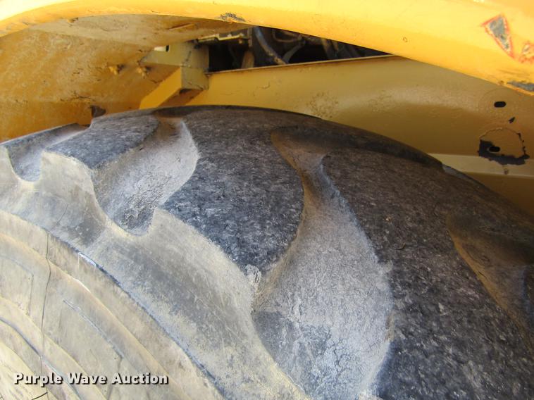 image for item DF3799 2001 Caterpillar 725 haul truck