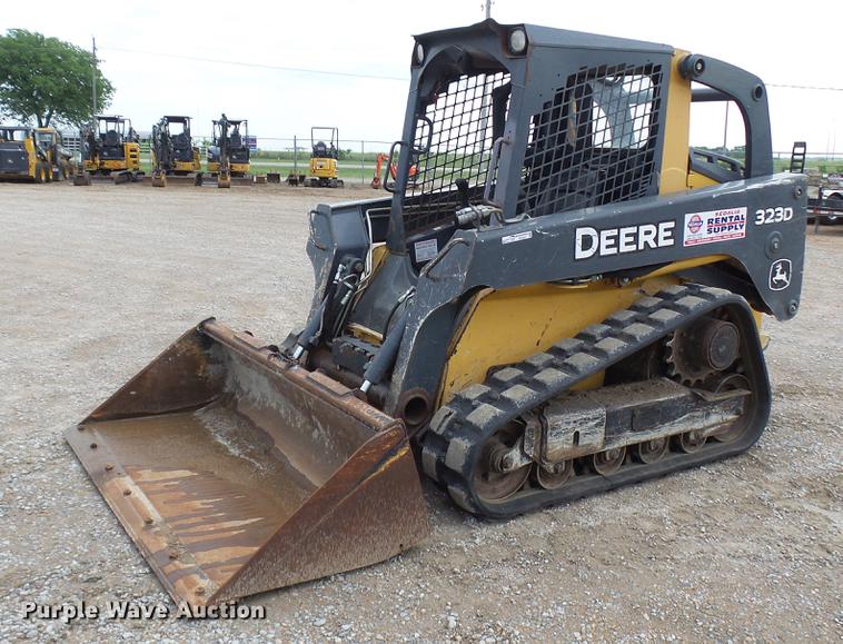 image for item DP9527 2011 John Deere 323D skid steer