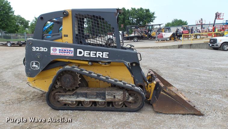 image for item DP9527 2011 John Deere 323D skid steer