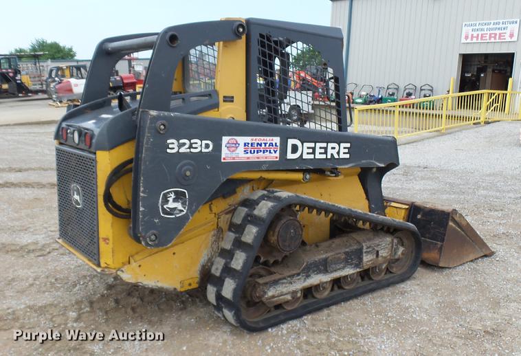image for item DP9527 2011 John Deere 323D skid steer
