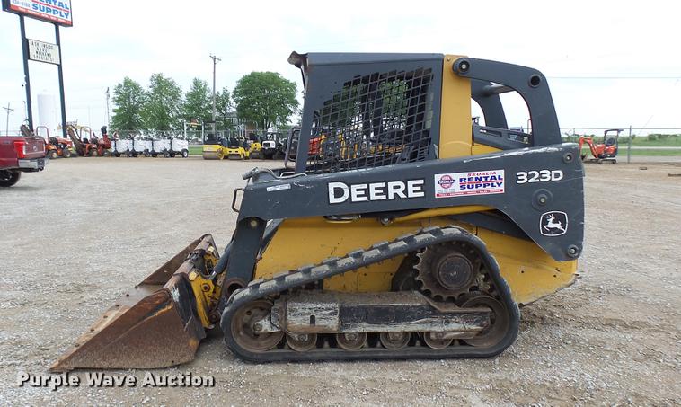 image for item DP9527 2011 John Deere 323D skid steer