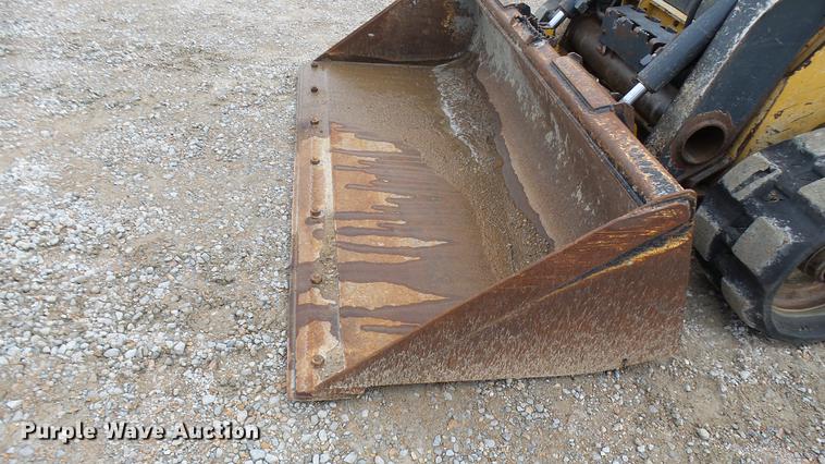 image for item DP9527 2011 John Deere 323D skid steer