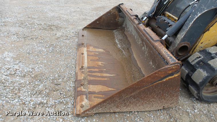 image for item DP9527 2011 John Deere 323D skid steer