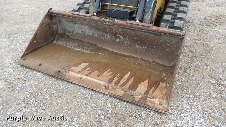 image for item DP9527 2011 John Deere 323D skid steer