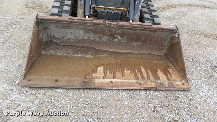 image for item DP9527 2011 John Deere 323D skid steer