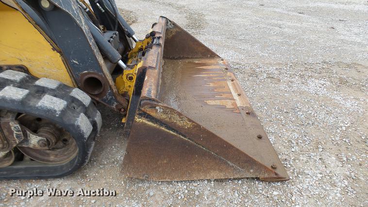 image for item DP9527 2011 John Deere 323D skid steer