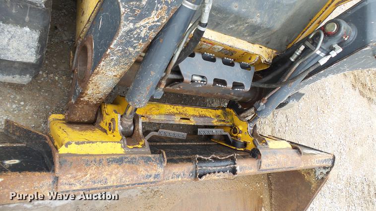image for item DP9527 2011 John Deere 323D skid steer