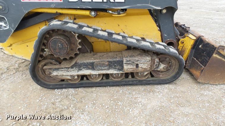 image for item DP9527 2011 John Deere 323D skid steer