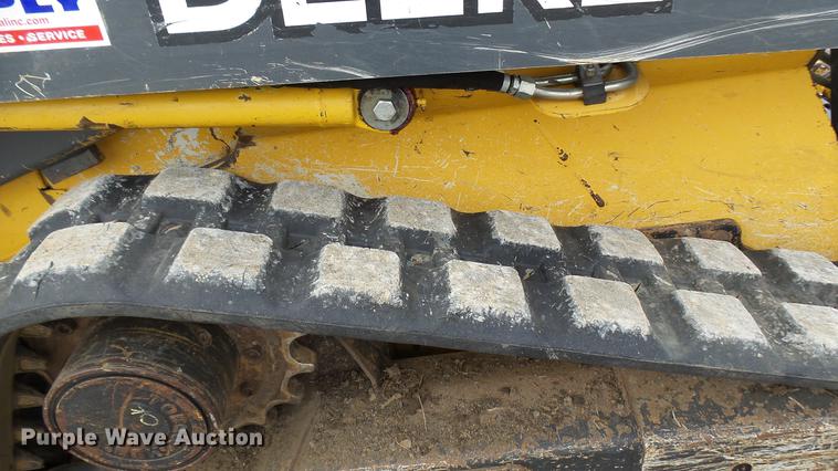 image for item DP9527 2011 John Deere 323D skid steer