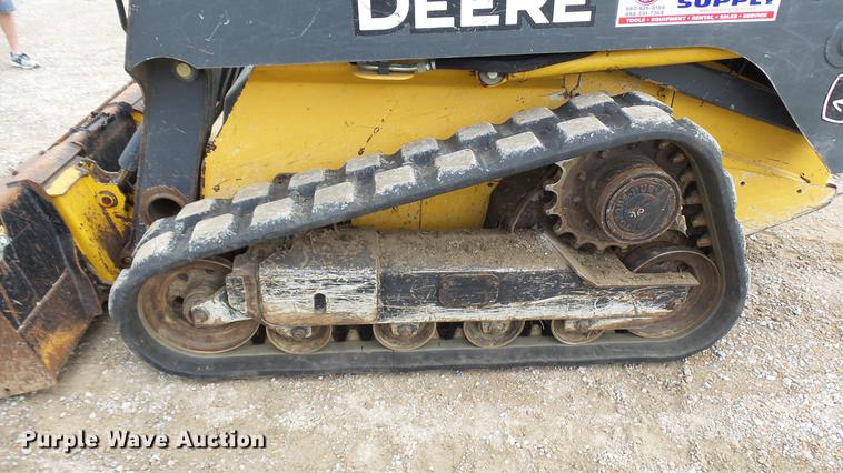 image for item DP9527 2011 John Deere 323D skid steer