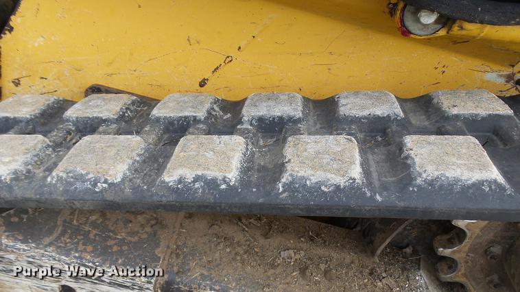 image for item DP9527 2011 John Deere 323D skid steer