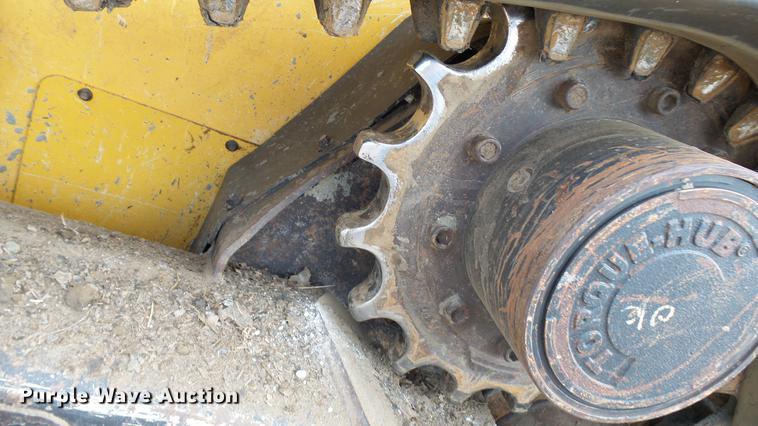 image for item DP9527 2011 John Deere 323D skid steer