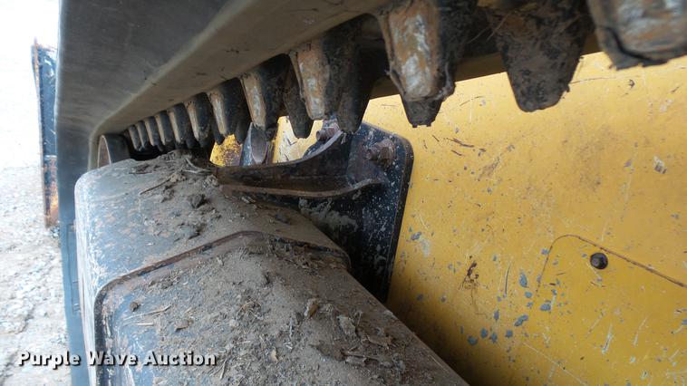 image for item DP9527 2011 John Deere 323D skid steer