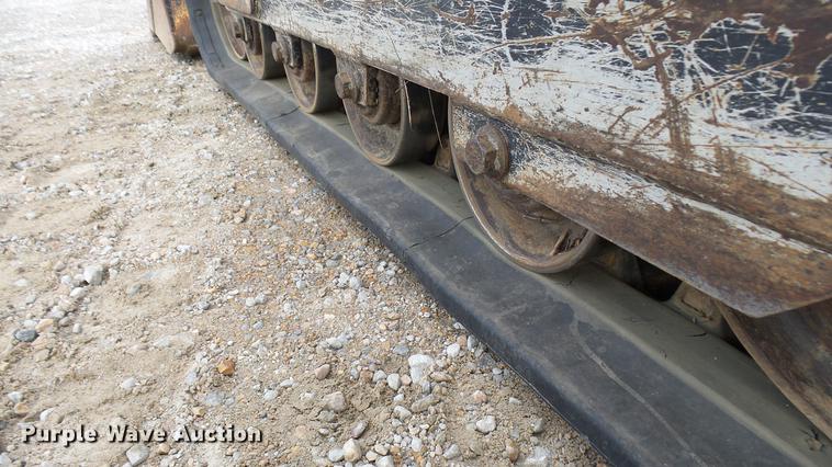 image for item DP9527 2011 John Deere 323D skid steer