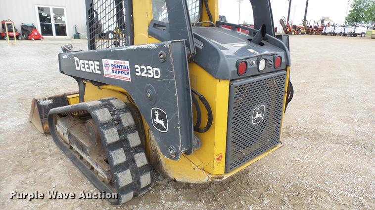 image for item DP9527 2011 John Deere 323D skid steer