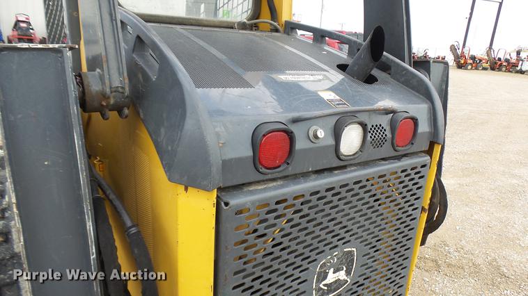 image for item DP9527 2011 John Deere 323D skid steer