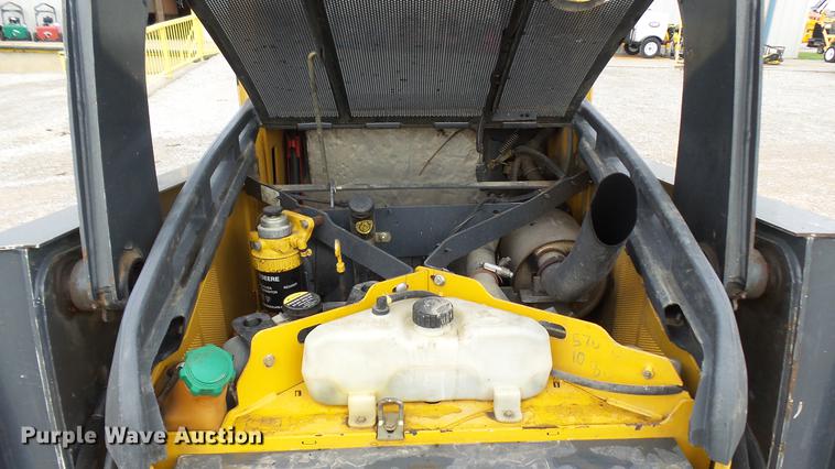 image for item DP9527 2011 John Deere 323D skid steer