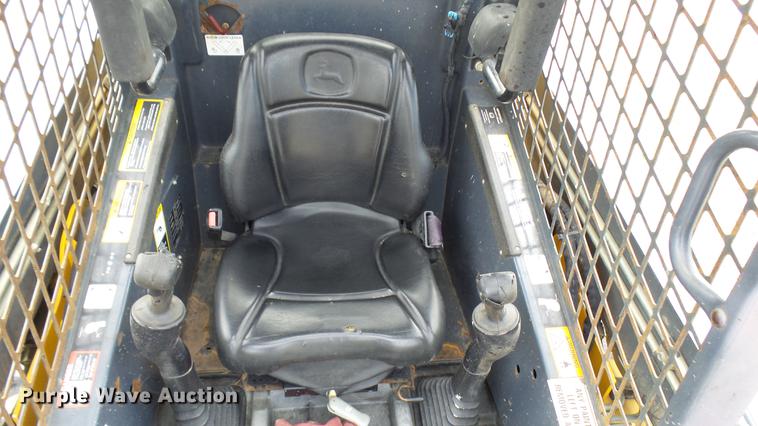 image for item DP9527 2011 John Deere 323D skid steer