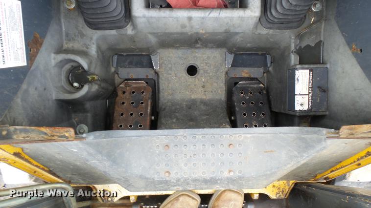 image for item DP9527 2011 John Deere 323D skid steer