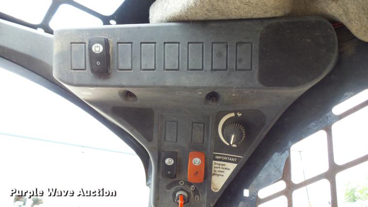 image for item DP9527 2011 John Deere 323D skid steer