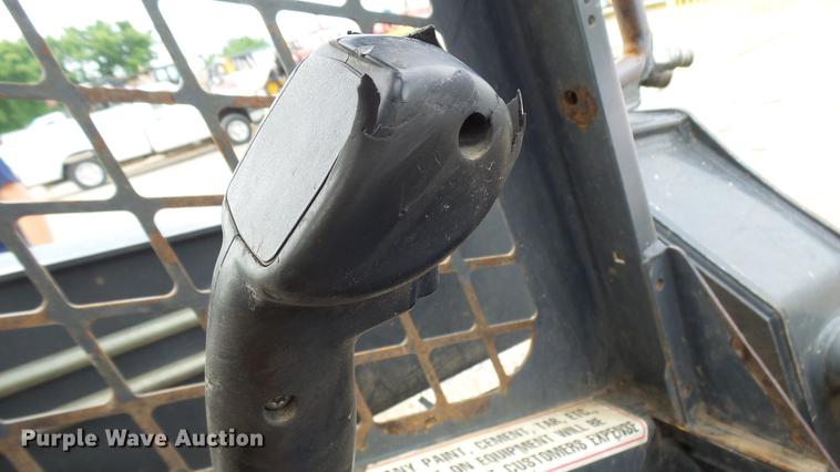 image for item DP9527 2011 John Deere 323D skid steer