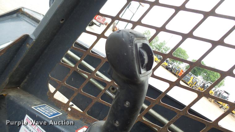 image for item DP9527 2011 John Deere 323D skid steer