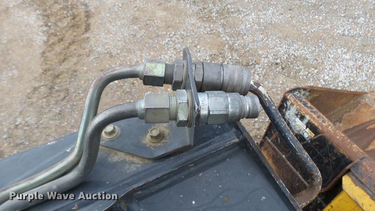 image for item DP9527 2011 John Deere 323D skid steer