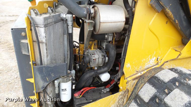 image for item DP9527 2011 John Deere 323D skid steer