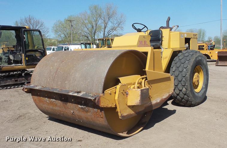 image for item DV9710 Caterpillar CS-433 single drum vibratory roller