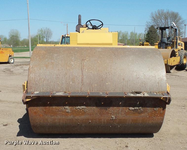 image for item DV9710 Caterpillar CS-433 single drum vibratory roller