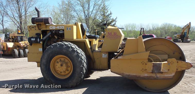 image for item DV9710 Caterpillar CS-433 single drum vibratory roller