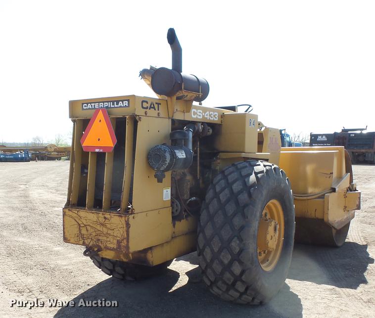 image for item DV9710 Caterpillar CS-433 single drum vibratory roller