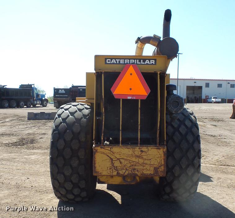 image for item DV9710 Caterpillar CS-433 single drum vibratory roller