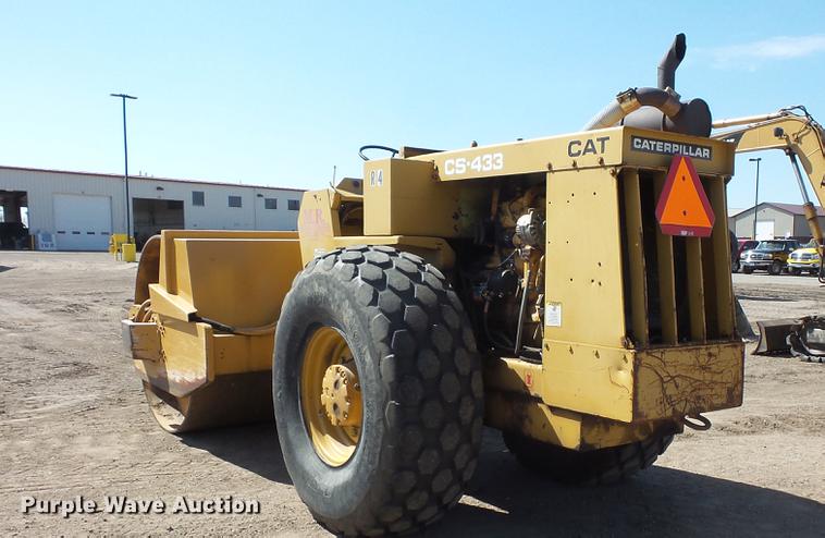 image for item DV9710 Caterpillar CS-433 single drum vibratory roller