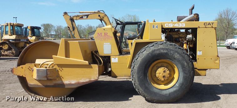 image for item DV9710 Caterpillar CS-433 single drum vibratory roller