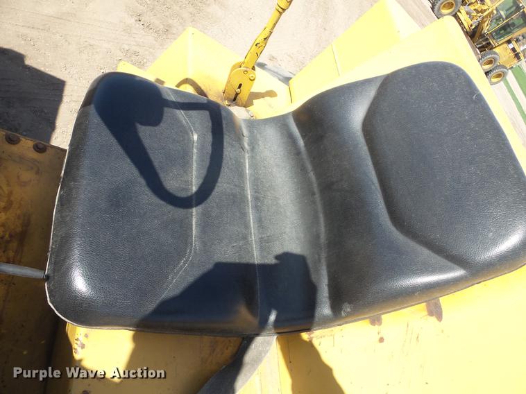 image for item DV9710 Caterpillar CS-433 single drum vibratory roller