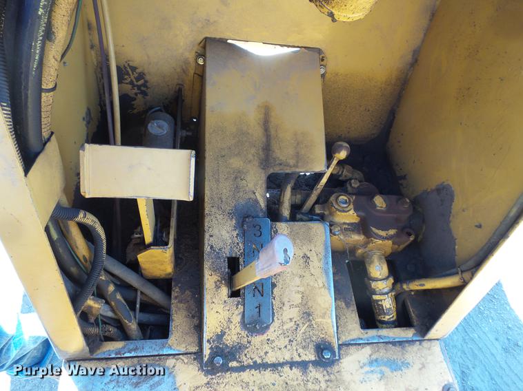 image for item DV9710 Caterpillar CS-433 single drum vibratory roller