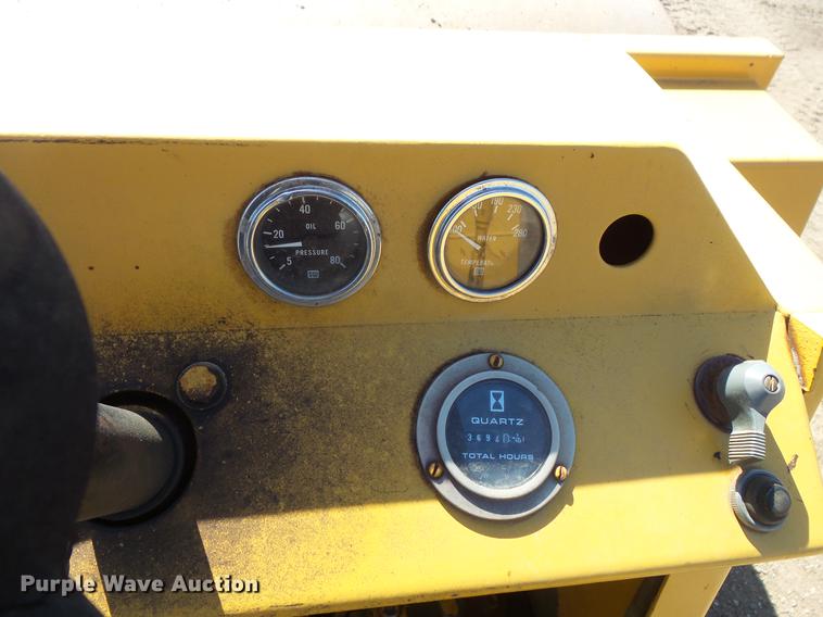 image for item DV9710 Caterpillar CS-433 single drum vibratory roller