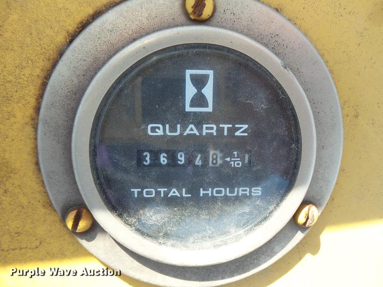 image for item DV9710 Caterpillar CS-433 single drum vibratory roller