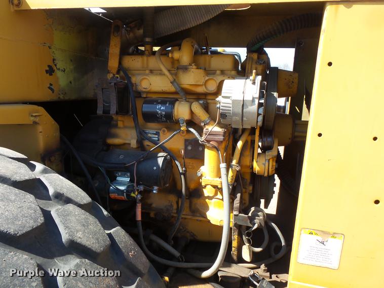 image for item DV9710 Caterpillar CS-433 single drum vibratory roller