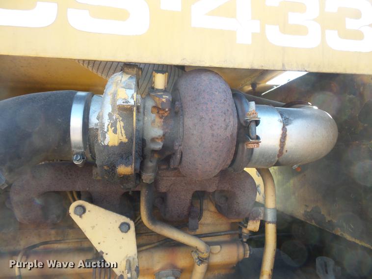 image for item DV9710 Caterpillar CS-433 single drum vibratory roller