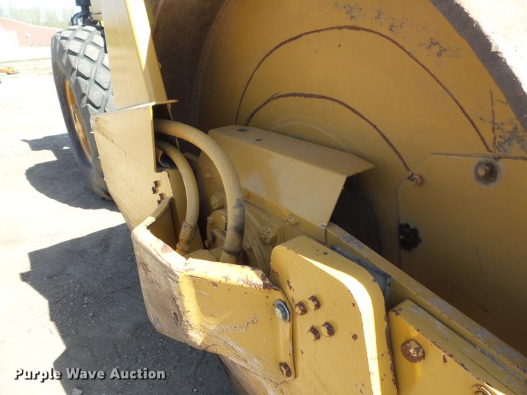 image for item DV9710 Caterpillar CS-433 single drum vibratory roller